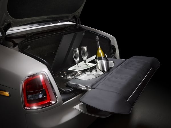 P90219447 lowRes phantom-zenith-colle